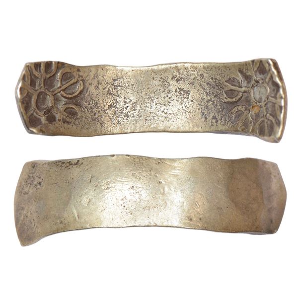 Ancient India: Archaic silver punch-marked 'bent bar' coin (Shatamana), 10.80g.