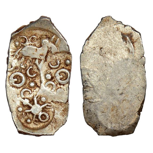 Ancient India: Archaic silver punch-marked coin - Tapi-Wainganga Valley region, 1.63g