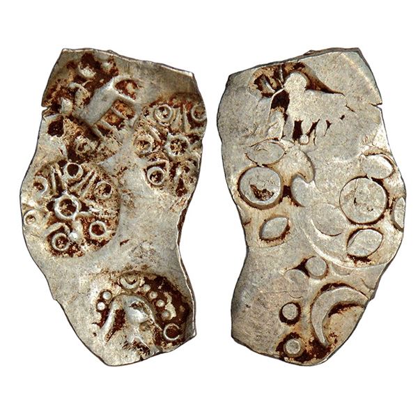 Ancient India: Archaic silver punch-marked coin - Tapi-Wainganga Valley region, 1.67g