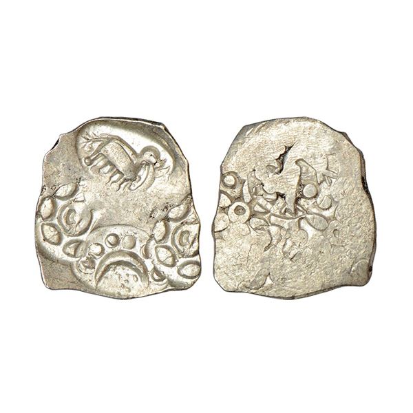 Ancient India: Archaic silver punch-marked coin - Tapi-Wainganga Valley region, 1.69g.
