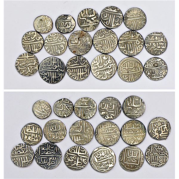 Large Lots: A group of 17 Gujarat Sultanate silver coins