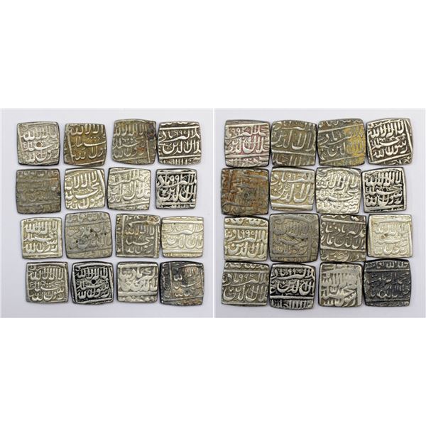 Large Lots: A group of 16 Akbar silver square rupee
