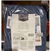 Image 2 : Amazon Basics Microfiber Towel, Navy Blue 70Ã—35â€³