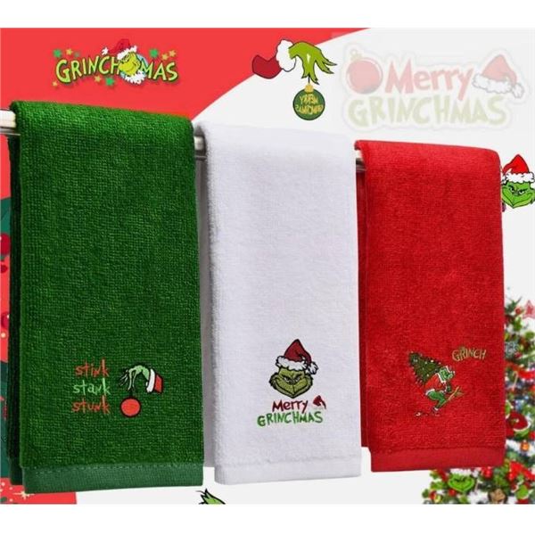 Green and Red Holiday Towel Set with Embroidered Design