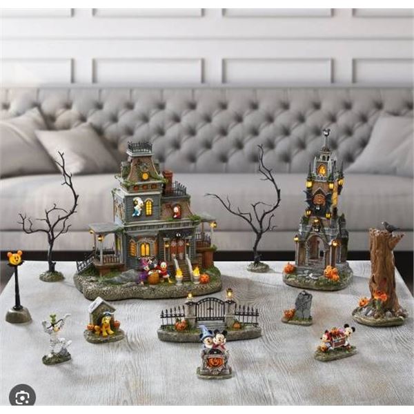 Disney Halloween Set with 12 Pieces - Decorative Light-Up Village