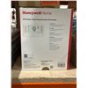 Image 3 : Honeywell Home X2P Single-Stage Programmable Thermostat, Model RTH208