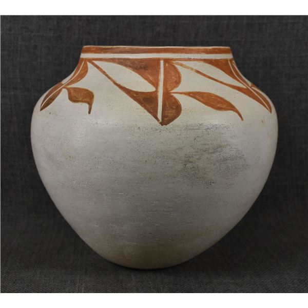 ACOMA POTTERY OLLA (L CONCHO)