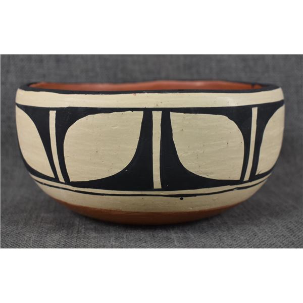 SANTO DOMINGO POTTERY BOWL (RAFAELITA AGUILAR)
