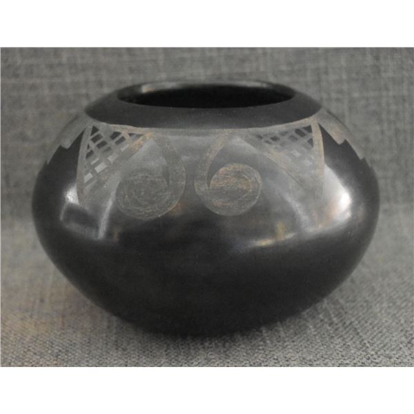 SAN ILDEFONSO POTTERY JAR (CARMELITA DUNLAP)