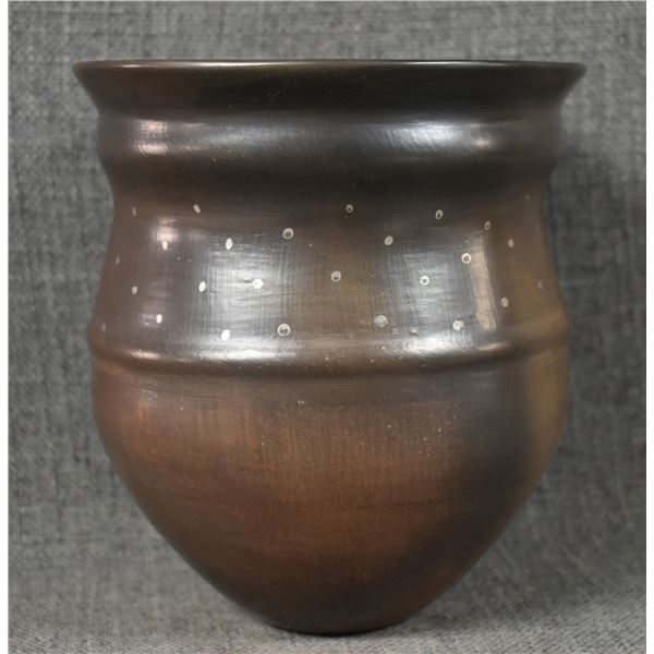 CREE POTTERY VASE (GLEN NIPSHANK)