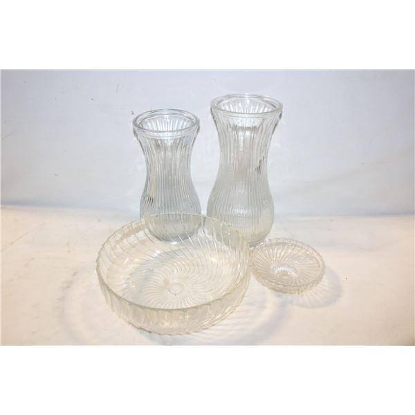 2 VINTAGE HOOSIER GLASS VASES AND VINTAGE