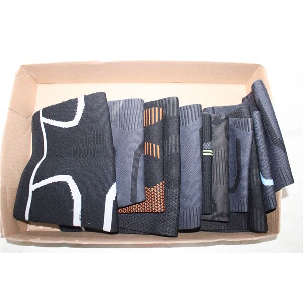 FLAT OF ASSORTED KNEE BRACES