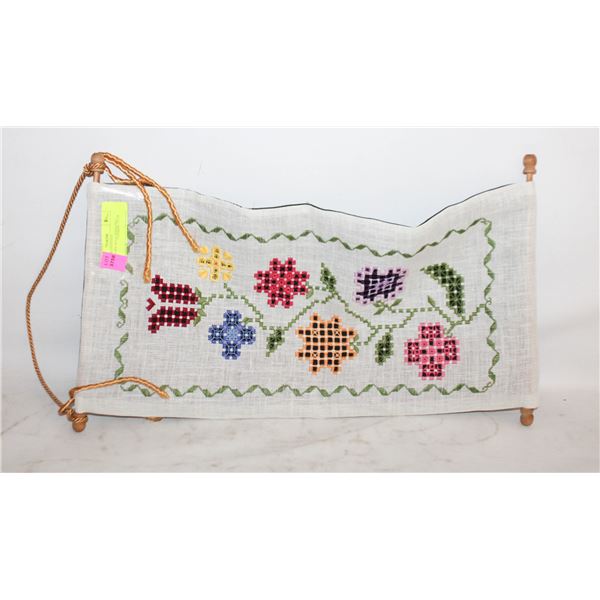 VINTAGE HANDMADE NEEDLEWORK WALL HANGING