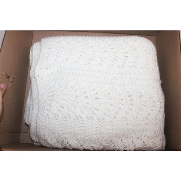 VINTAGE KNIT THROW BLANKET "SCALLOP" PATTERN