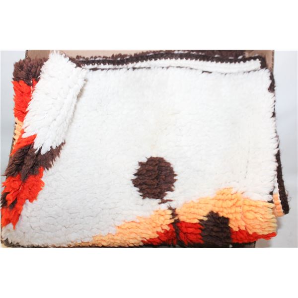 VINTAGE LATAR HOOK RUG 29" X 21"