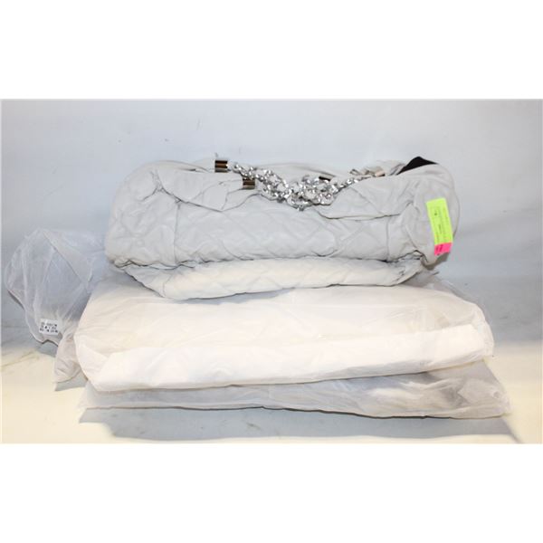 BUNDLE OF OLD STOCK HANDBAGS