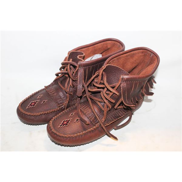 MANITOBAH LEATHER MUKLUKS,