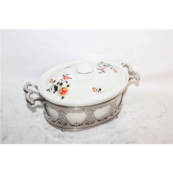 VINTAGE LIDDED CASSEROLE IN METAL SERVER