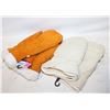 Image 1 : LOT OF LARGE MITTONS