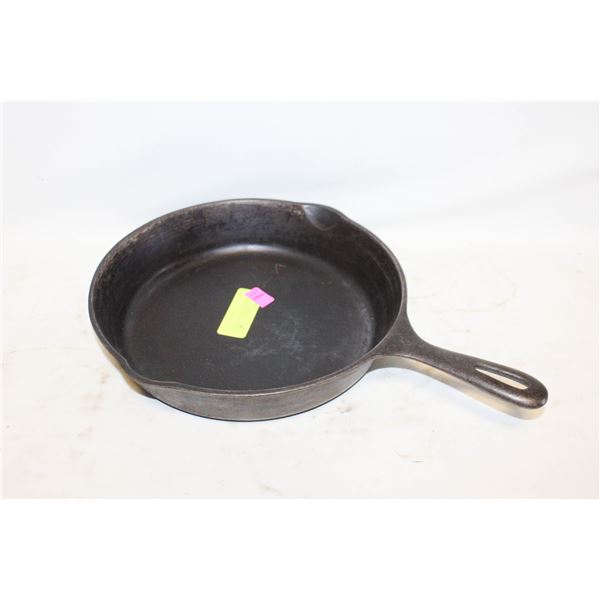 VINTAGE CAST IRON SKILLET NO.8 11"