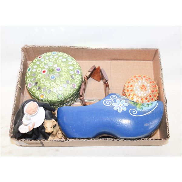 SISTER FOLK COOLECTORS FIG., HOLLAND SHOE, 2 TRINK