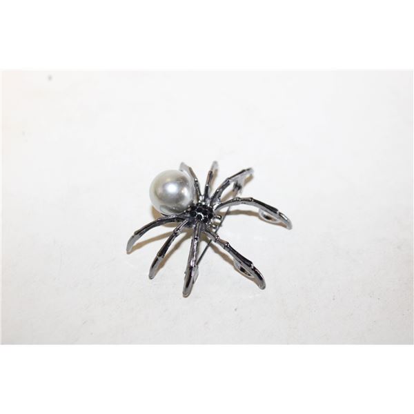 F. PEARL BODY BLACK MEDAL SPIDER BROOCH
