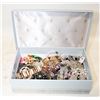 Image 1 : ESTATE JEWELLERY WITH VINTAGE BOX