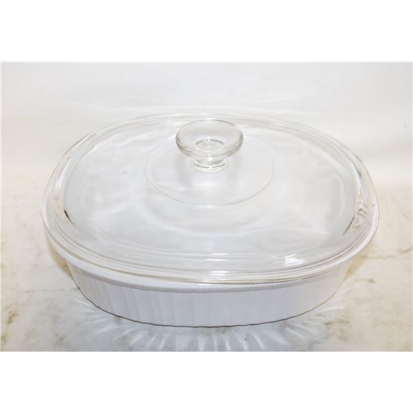 2.8 LTRE CORNINGWARE CASSEROLE DISH W LID
