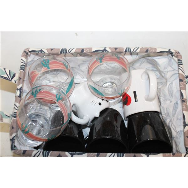 FLAT OF GLASSWARE KITCHEN ITEMS