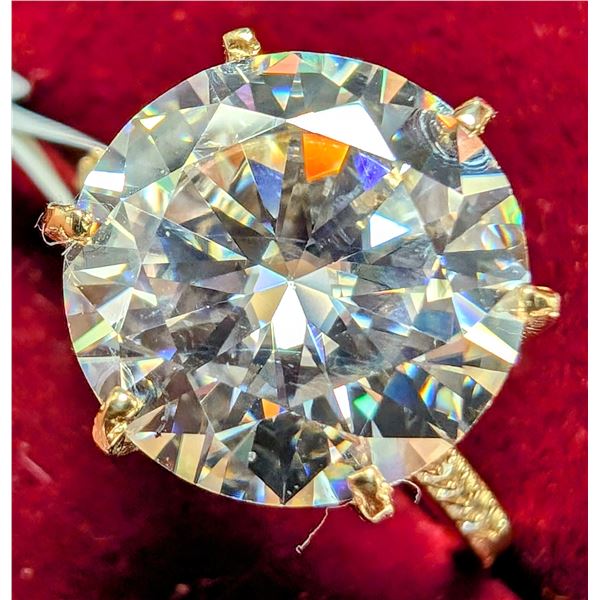 10K 2.76G MOISSANITE 5.12CT RING SIZE 7