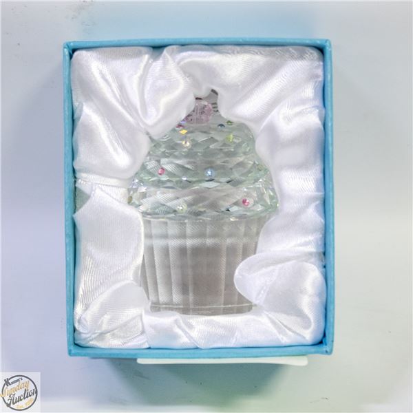 VINTAGE SIMON DESIGNS CRYSTAL CUP CAKE