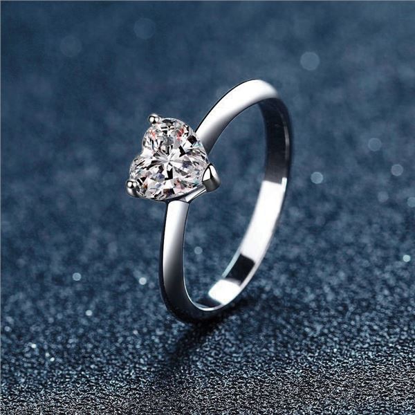 GRA CERTIFIED HEART SHAPED MOISSANITE 925S