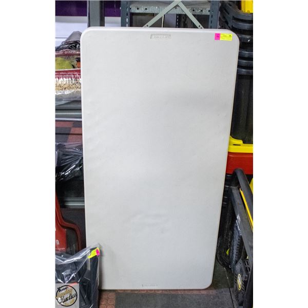LIFETIME 4 X 2' FOLDING PLASTIC TABLE WHITE