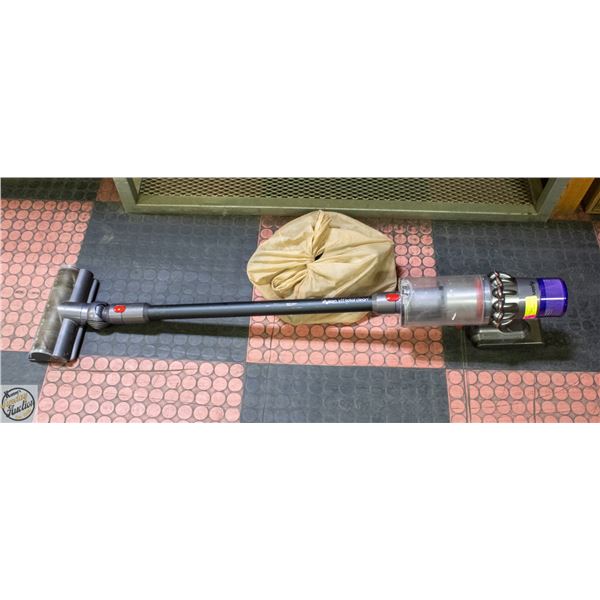 DYSON CYCLONE TOTAL CLEAN V11 CORD FREE VACUUM
