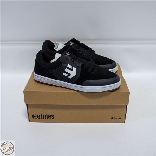 NEW ETNIES MARANA SIZE 5