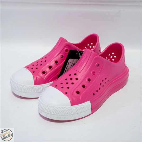 NEW CONVERSE PINK SLIP-ON SIZE 5