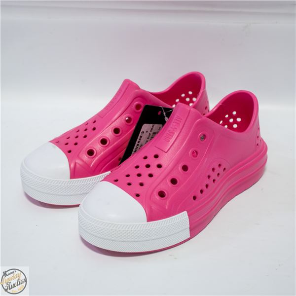 NEW CONVERSE PINK SLIP-ON SIZE 3