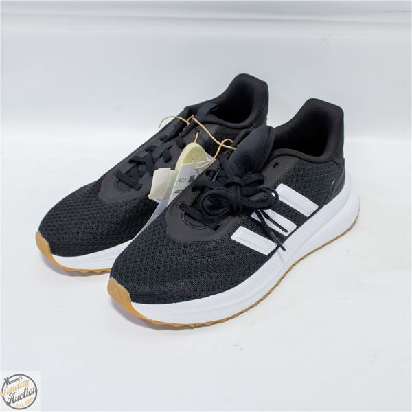 NEW ADIDAS BLACK SIZE 7