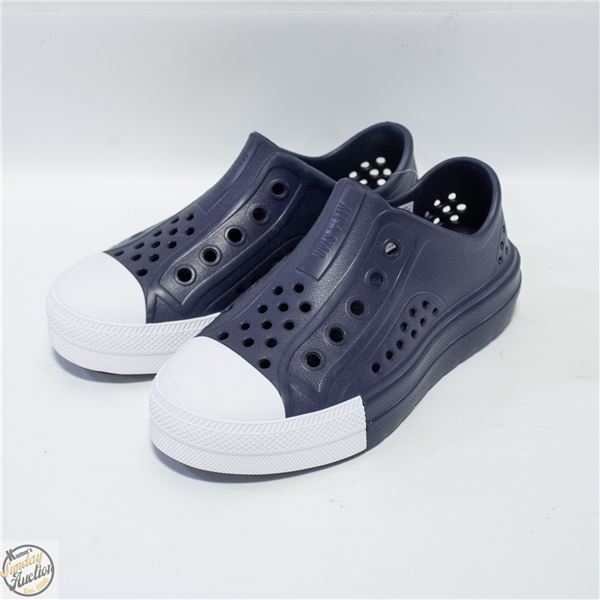 NEW CONVERSE NAVY SLIP-ON SIZE 4