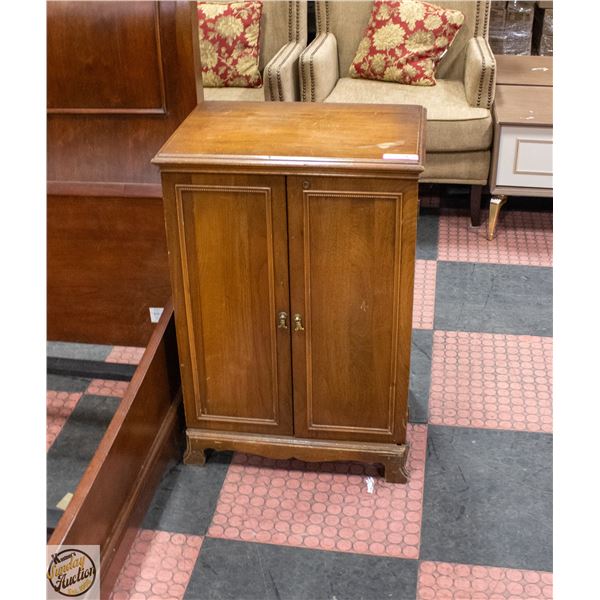 VINTAGE LIQUOR SERVICE CABINET