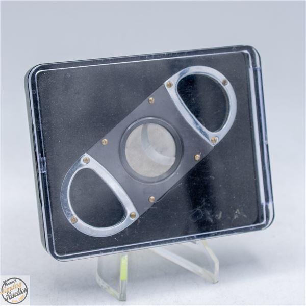CIGAR CUTTER IN A BOX