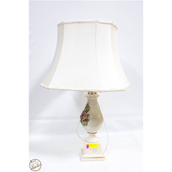 LARGE LAMP WITH FLORAL 3D DESIGN WORKING