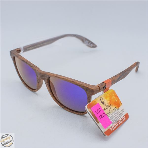 PAIR OF NEW FOSTER GRANT SUNGLASSES