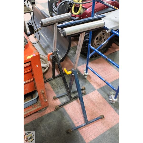 PAIR OF ROLLING STANDS