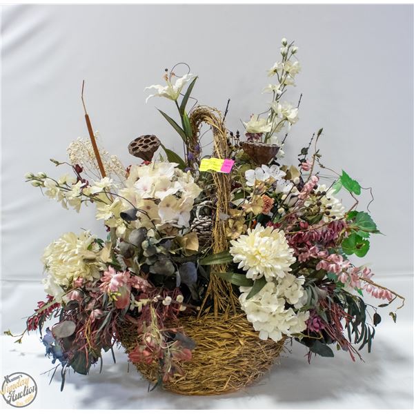 LARGE WICKER BASKET W/DRIED FLOWER ARRANGEMENT