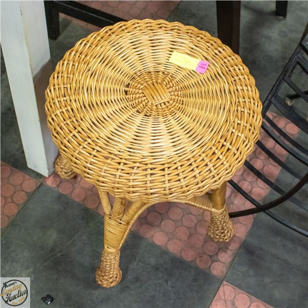 ROUND WICKER WOODEN STOOL H-18"