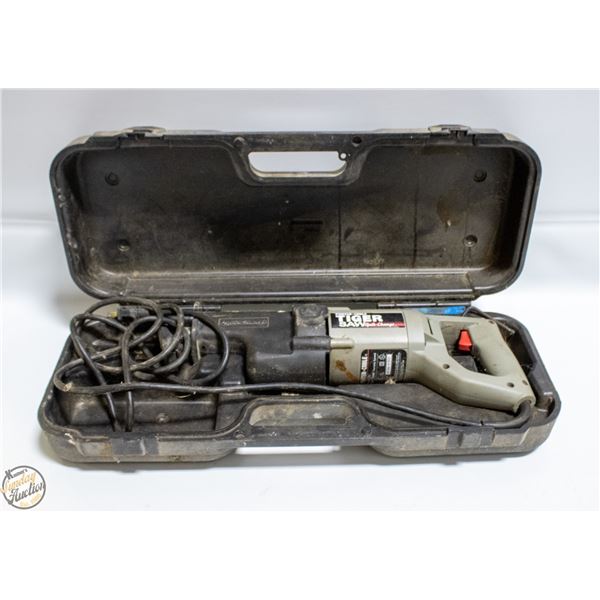 PORTER CABLE TIGER SAW IN BLACK CASE