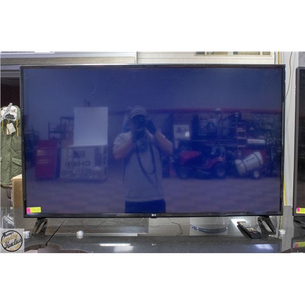 55 INCH LG SMART TV TESTED WORKING (HAS SCRATCH)