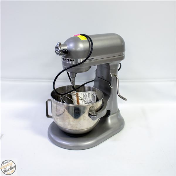 KITCHEN AID STAND MIXER RECENTLY SERVICED