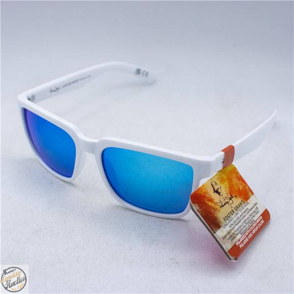 PAIR OF FOSTER GRANT SUNGLASSES